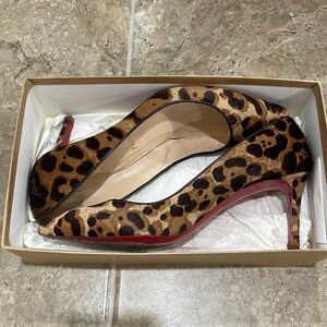 Impossible to find Christian Louboutin leopard pumps 39.5